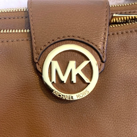 Michael Kors Crossbody Tan Leather and Gold - Picture 2 of 8